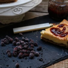 recipe - keto cheesecake with homemade sugar-free jam